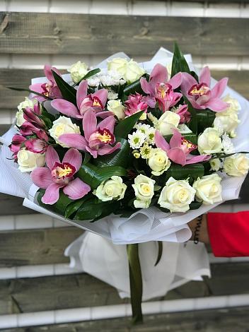 Букет цветов из: Розы и Хризантемы в Удачном
