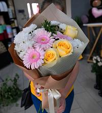 Букет цветов из:  Герберы, Розы и Хризантемы в Удачном