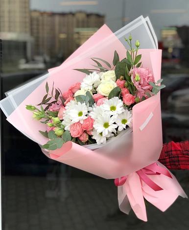 Букет цветов из: Розы, Лизиантусы и Хризантемы в Удачном